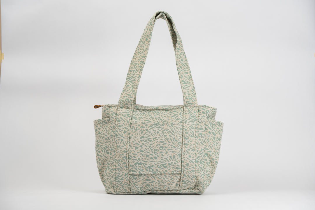 Coral Cove Travel Tote