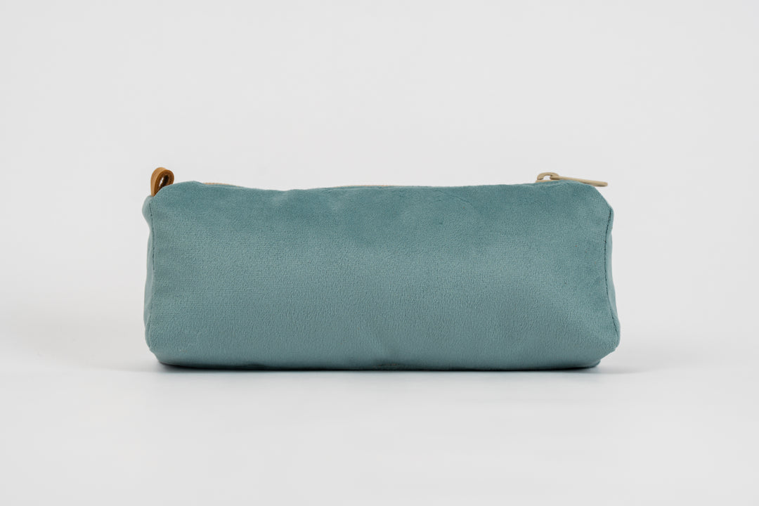 Lia Pouch