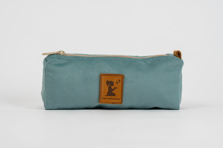 Lia Pouch